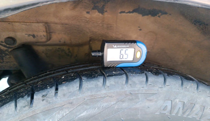 2015 Maruti Wagon R 1.0 LXI CNG, Petrol, Manual, 1,27,166 km, tyre