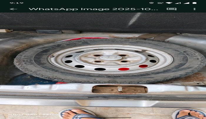 2014 Hyundai Eon ERA +, Petrol, Manual, 40,366 km, tyre