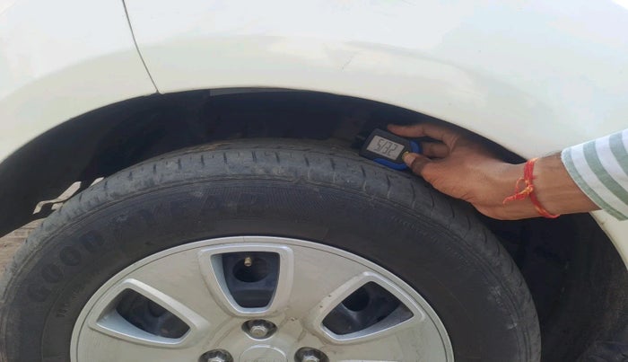 2014 Ford Ecosport TREND 1.5L DIESEL, Diesel, Manual, 1,04,557 km, tyre