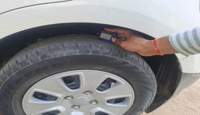 2014 Ford Ecosport TREND 1.5L DIESEL, Diesel, Manual, 1,04,557 km, tyre