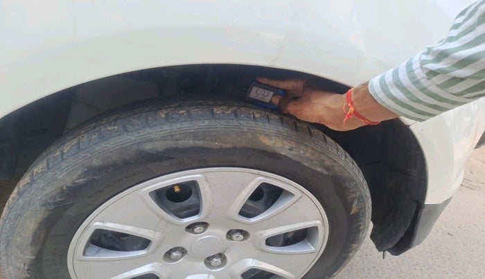 2014 Ford Ecosport TREND 1.5L DIESEL, Diesel, Manual, 1,04,557 km, tyre