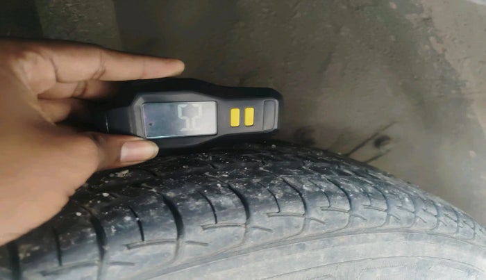 2011 Toyota Etios G, Petrol, Manual, 63,932 km, tyre