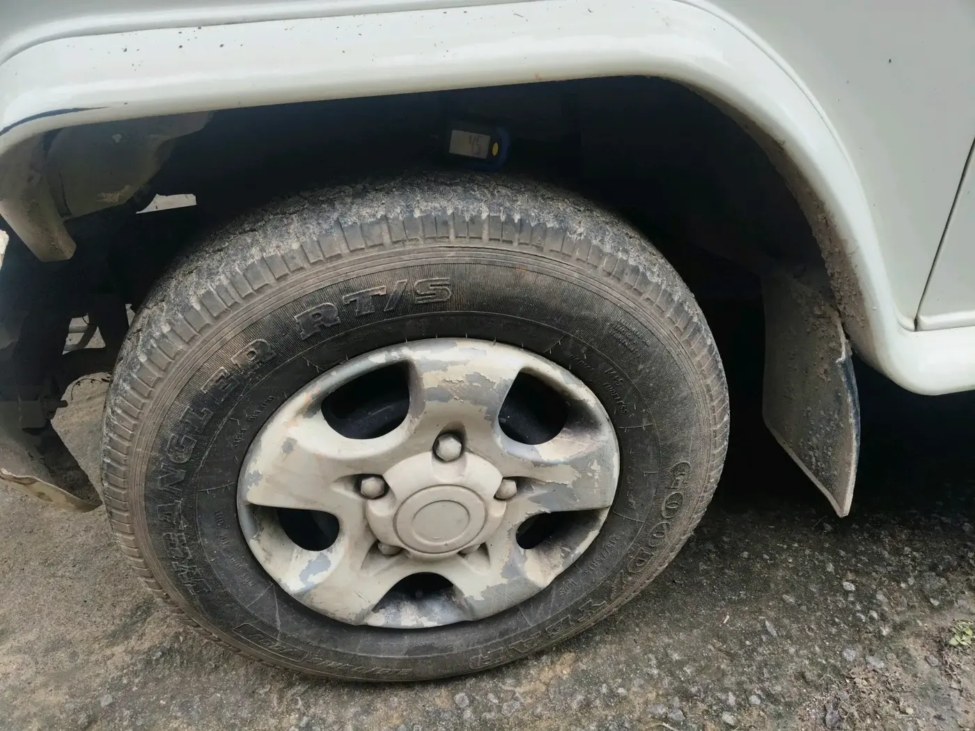 2013 Mahindra Bolero SLE BS-III, Diesel, Manual, 30,367 km, tyre
