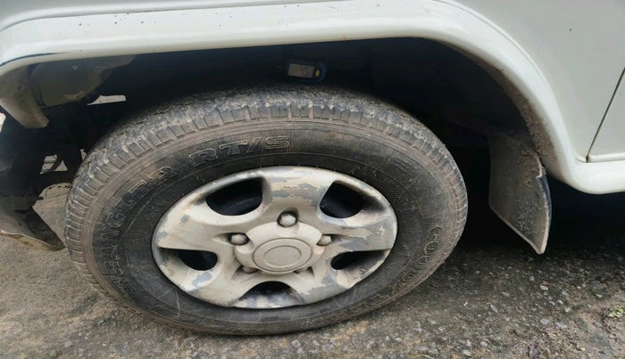 2013 Mahindra Bolero SLE BS-III, Diesel, Manual, 30,367 km, tyre