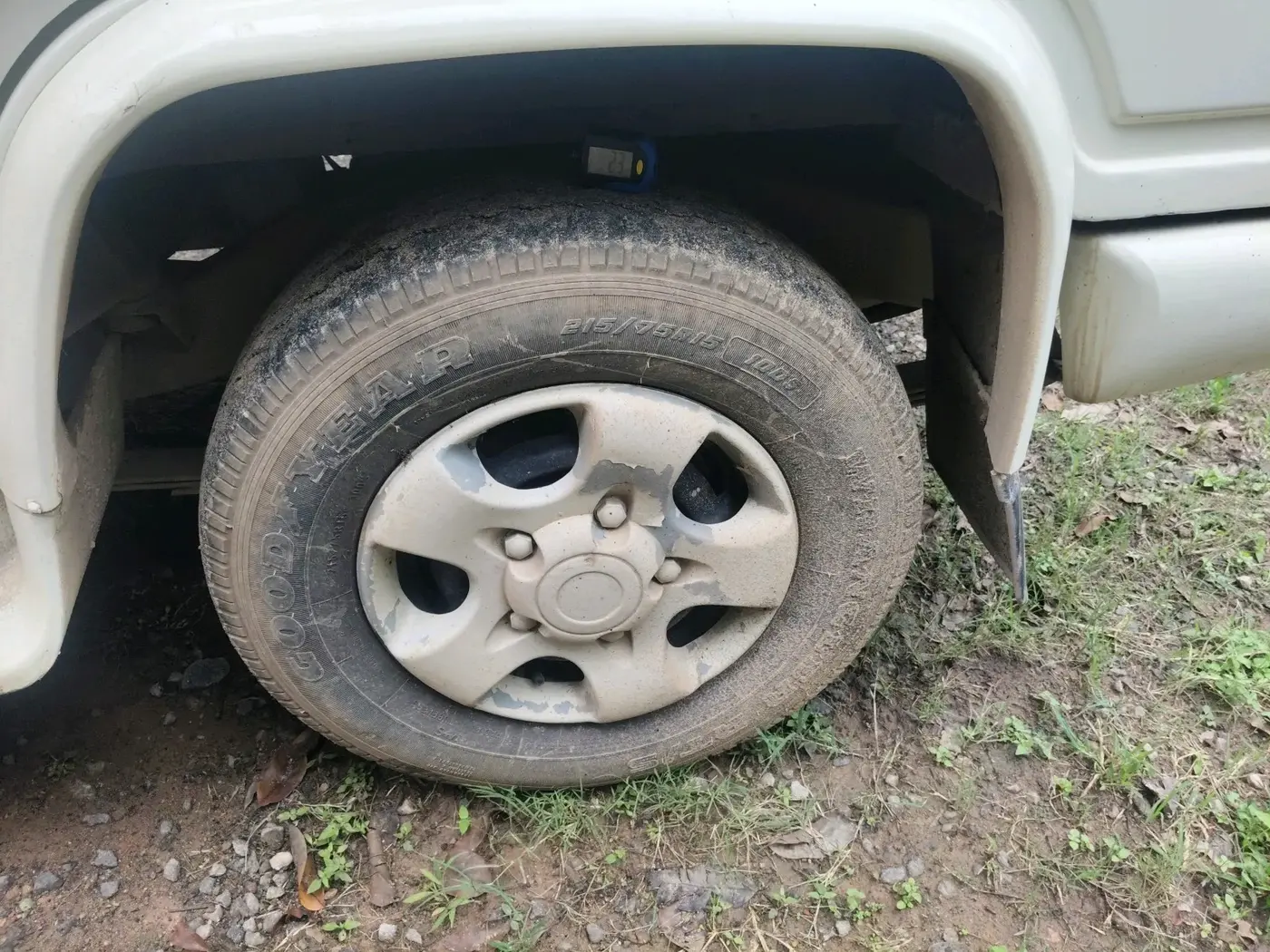 2013 Mahindra Bolero SLE BS-III, Diesel, Manual, 30,367 km, tyre