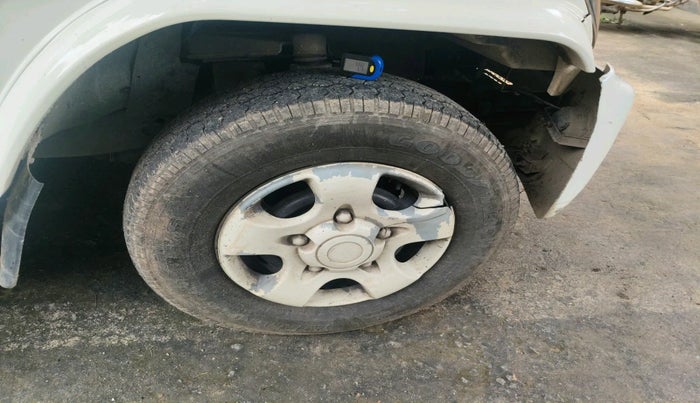 2013 Mahindra Bolero SLE BS-III, Diesel, Manual, 30,367 km, tyre