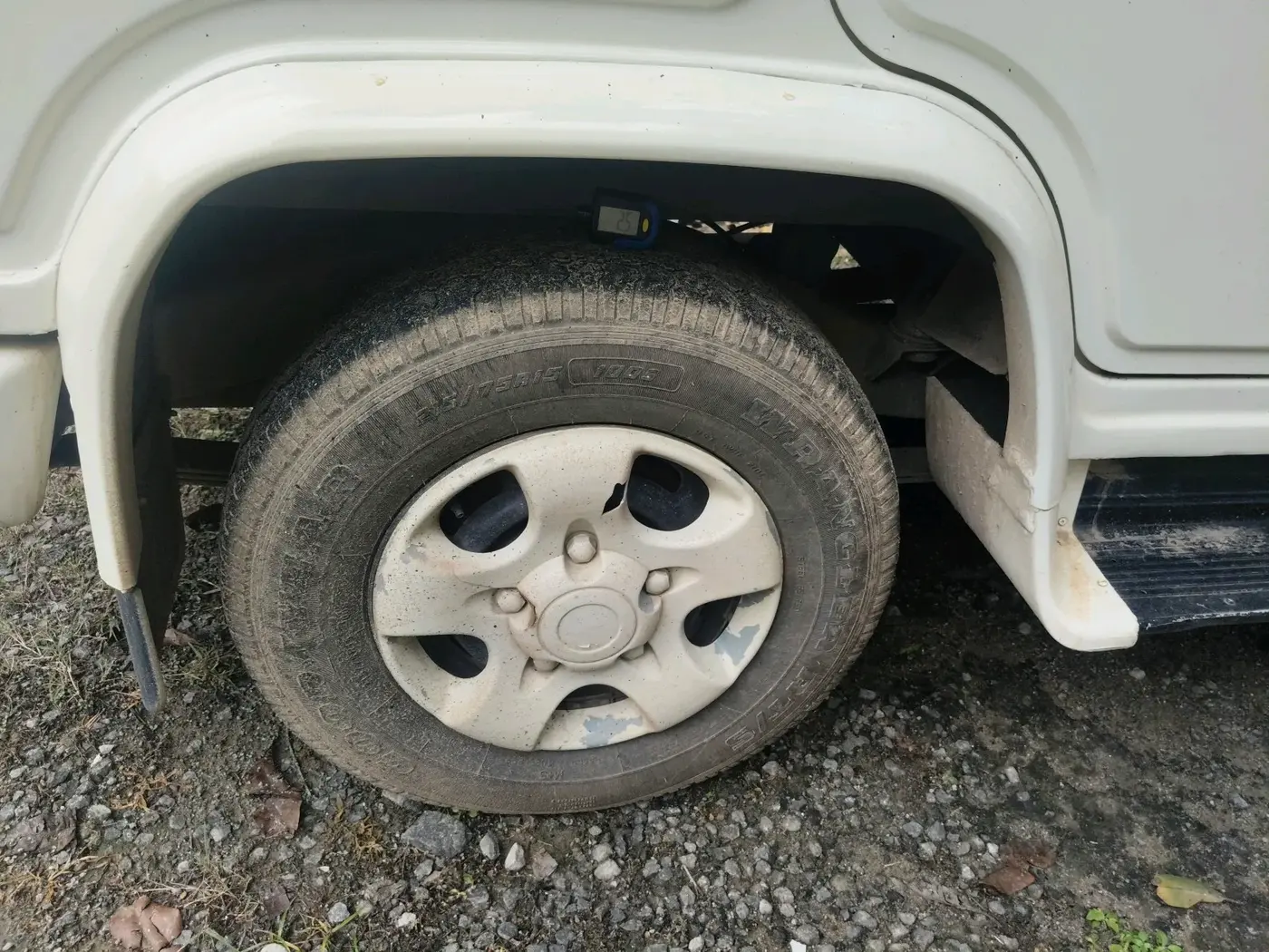2013 Mahindra Bolero SLE BS-III, Diesel, Manual, 30,367 km, tyre
