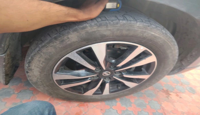 2019 Nissan Kicks XV DIESEL, Diesel, Manual, 1,28,092 km, tyre