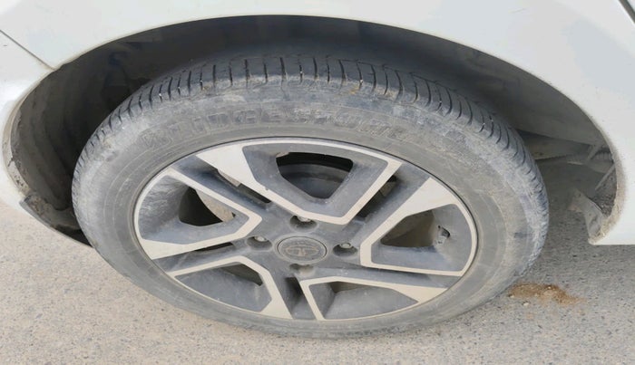 2022 Tata Tiago XZ PLUS DUAL TONE PETROL, Petrol, Manual, 28,736 km, tyre