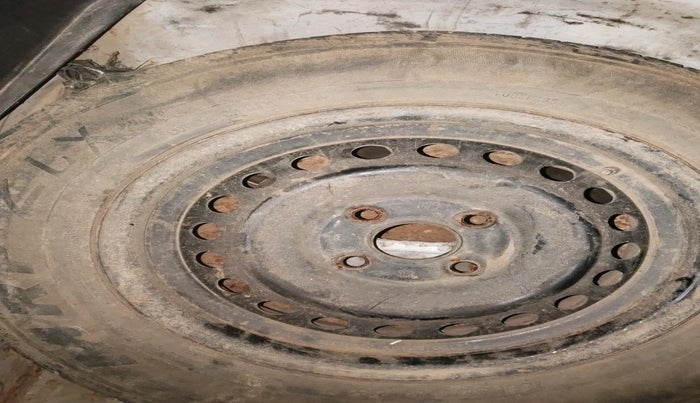 2012 Maruti Swift VDI, Diesel, Manual, 2,18,772 km, tyre