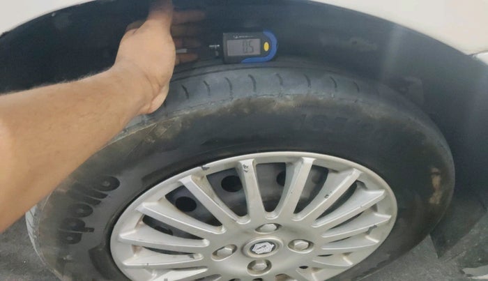 2012 Maruti Swift VDI, Diesel, Manual, 2,18,772 km, tyre