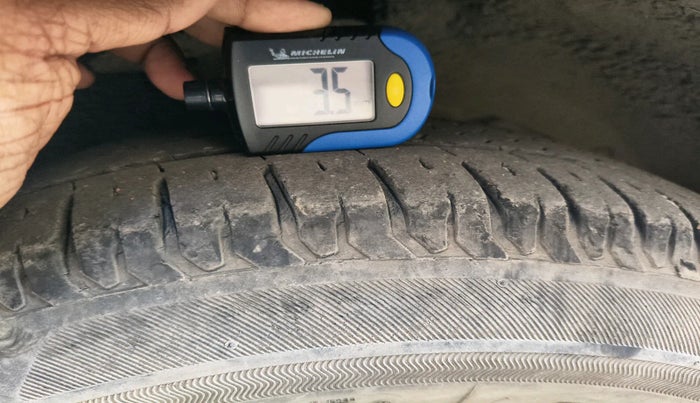 2018 Maruti Dzire ZXI, Petrol, Manual, 42,020 km, tyre