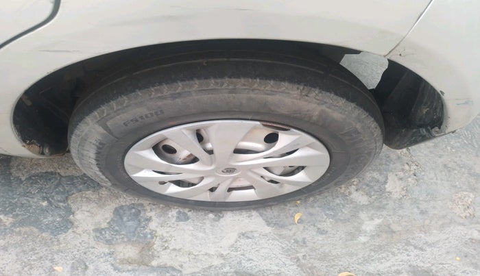 2011 Maruti Ritz LXI, Petrol, Manual, 1,00,002 km, tyre