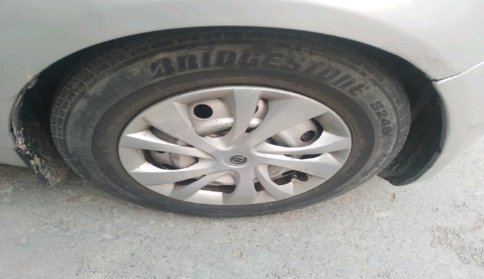 2011 Maruti Ritz LXI, Petrol, Manual, 1,00,002 km, tyre