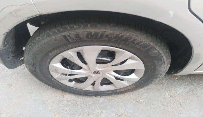 2011 Maruti Ritz LXI, Petrol, Manual, 1,00,002 km, tyre