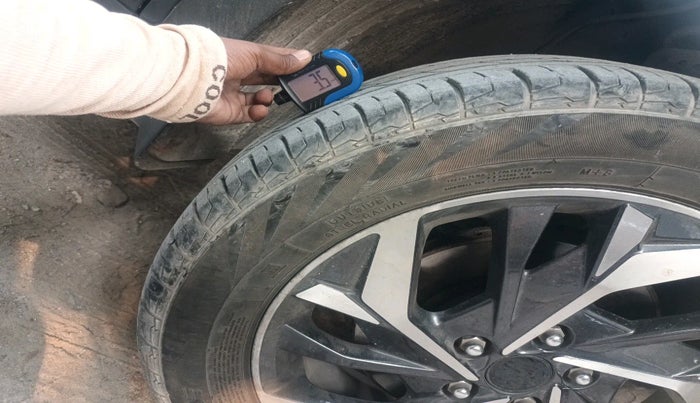 2022 Hyundai Creta E 1.5 PETROL, Petrol, Manual, 35,893 km, tyre