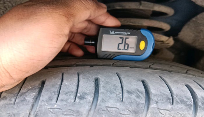 2024 Mahindra XUV700 AX 5 P MT 5 STR, Petrol, Manual, 28,597 km, tyre