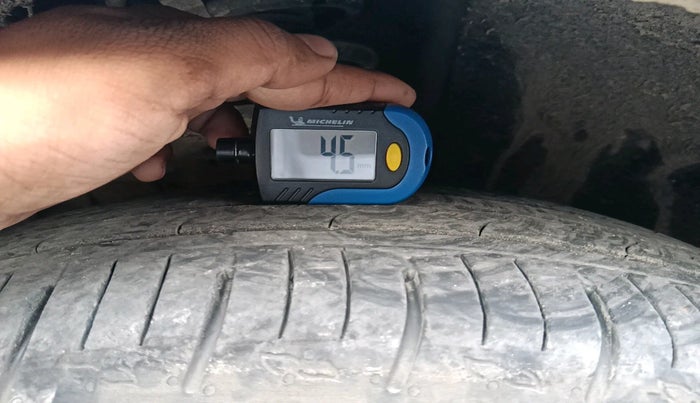 2024 Mahindra XUV700 AX 5 P MT 5 STR, Petrol, Manual, 28,597 km, tyre