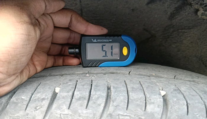 2024 Mahindra XUV700 AX 5 P MT 5 STR, Petrol, Manual, 28,597 km, tyre