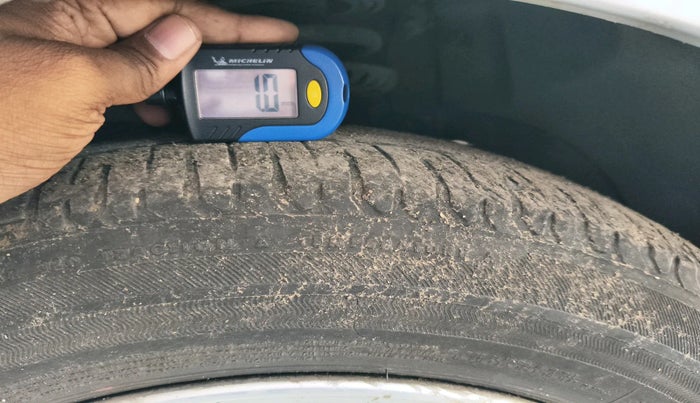 2011 Volkswagen Vento HIGHLINE DIESEL 1.6, Diesel, Manual, 99,894 km, tyre