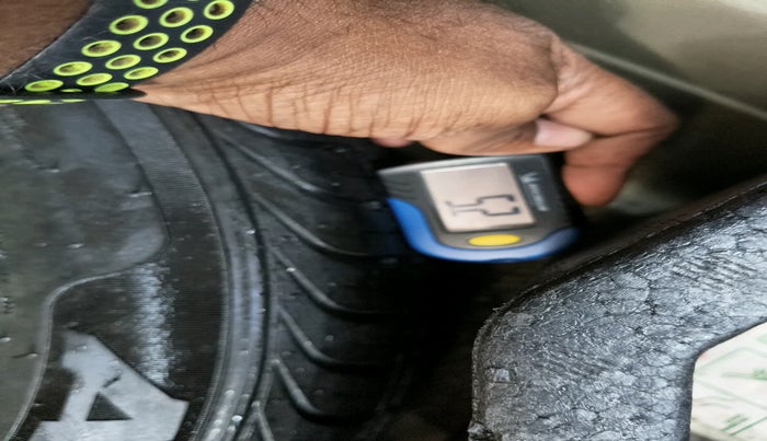 2011 Volkswagen Vento HIGHLINE DIESEL 1.6, Diesel, Manual, 99,894 km, tyre