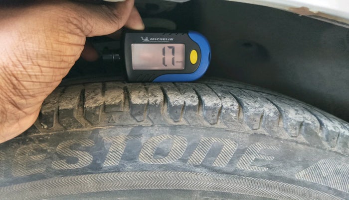 2011 Volkswagen Vento HIGHLINE DIESEL 1.6, Diesel, Manual, 99,894 km, tyre