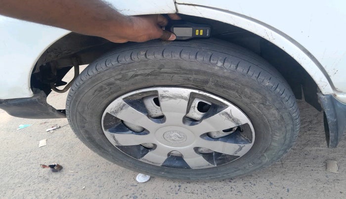 2016 Maruti Eeco 7 STR, Petrol, Manual, 1,63,821 km, tyre