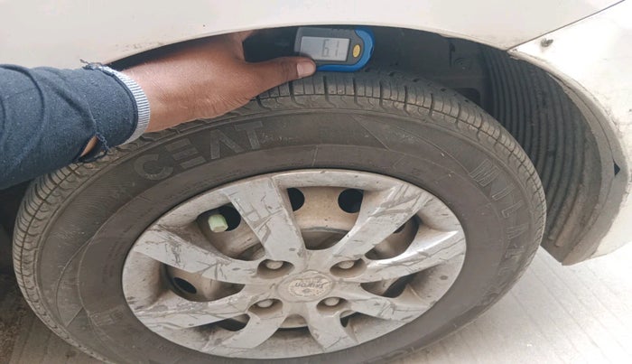 2015 Hyundai Eon ERA +, Petrol, Manual, 1,25,390 km, tyre