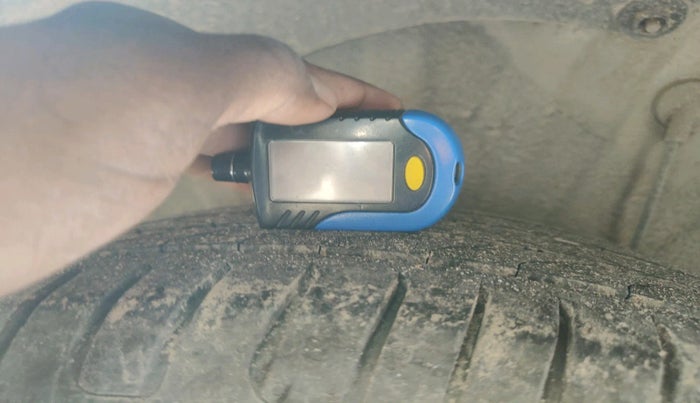 2010 Hyundai i20 ASTA 1.4 CRDI, Diesel, Manual, 1,64,310 km, tyre