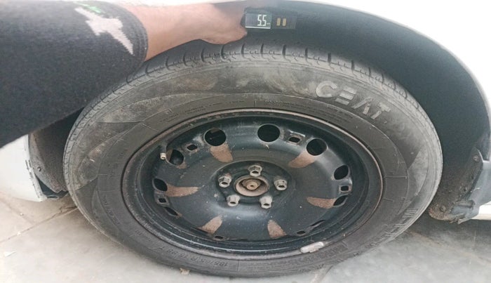 2013 Volkswagen Polo COMFORTLINE 1.2L, Diesel, Manual, 2,22,006 km, tyre