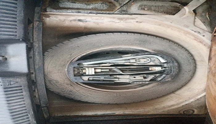 2013 Volkswagen Polo COMFORTLINE 1.2L, Diesel, Manual, 2,22,006 km, tyre