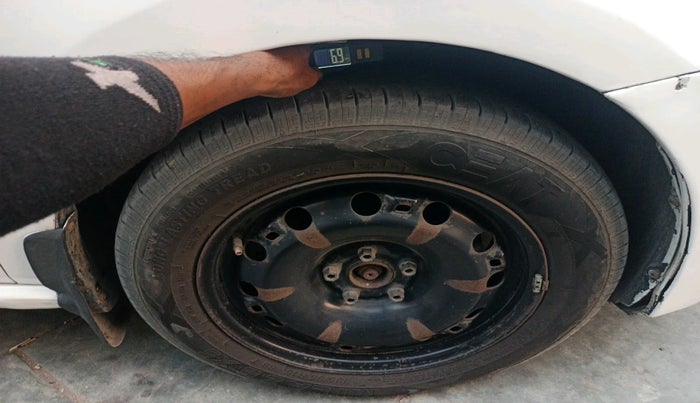 2013 Volkswagen Polo COMFORTLINE 1.2L, Diesel, Manual, 2,22,006 km, tyre