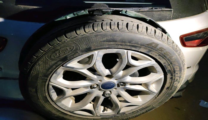 2014 Ford Ecosport TITANIUM 1.0L ECOBOOST, Petrol, Manual, 73,268 km, tyre