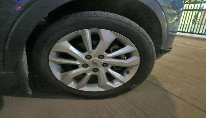 2021 Mahindra XUV300 W8 1.2 PETROL, Petrol, Manual, 50,555 km, tyre