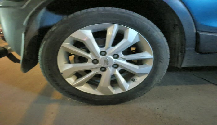 2021 Mahindra XUV300 W8 1.2 PETROL, Petrol, Manual, 50,555 km, tyre