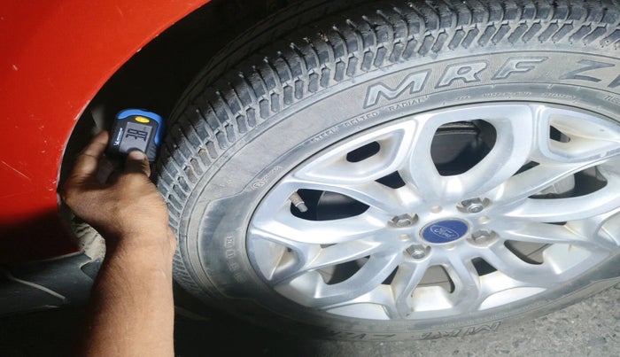 2015 Ford Ecosport TITANIUM 1.0L ECOBOOST, Petrol, Manual, 1,21,168 km, tyre