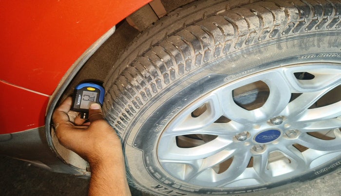 2015 Ford Ecosport TITANIUM 1.0L ECOBOOST, Petrol, Manual, 1,21,168 km, tyre