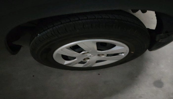 2018 Renault Kwid RXT 1.0 AMT, Petrol, Automatic, 52,918 km, tyre