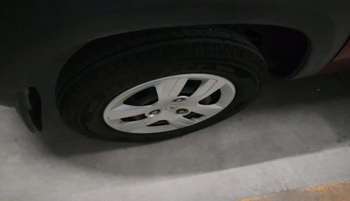 2018 Renault Kwid RXT 1.0 AMT, Petrol, Automatic, 52,918 km, tyre