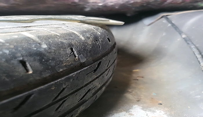 2017 Renault Kwid RXL, Petrol, Manual, 1,20,000 km, tyre