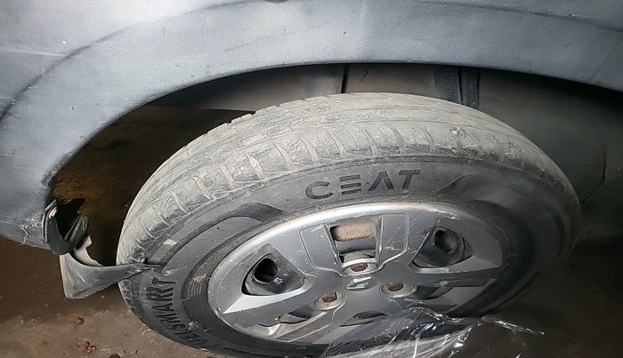 2017 Renault Kwid RXL, Petrol, Manual, 1,20,000 km, tyre