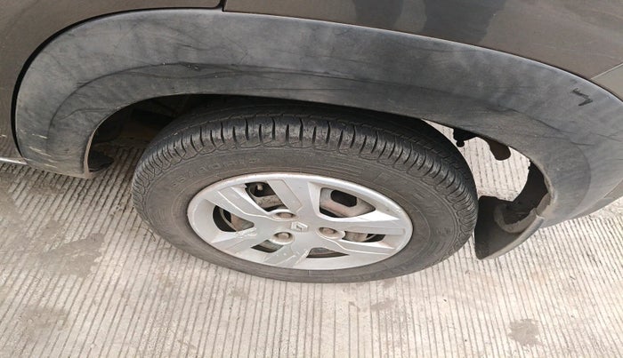 2017 Renault Kwid RXT 1.0 AMT, Petrol, Automatic, 39,997 km, tyre