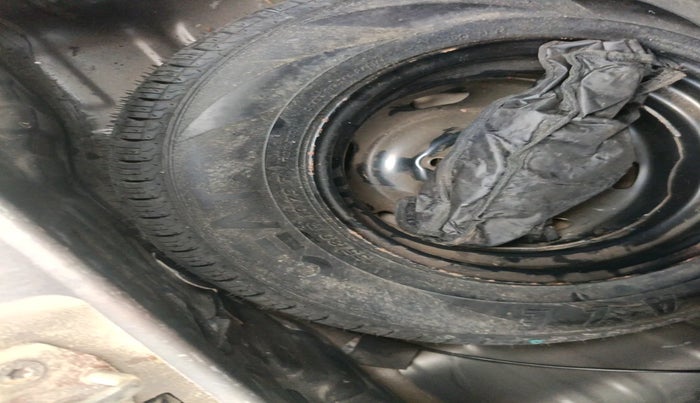 2017 Renault Kwid RXT 1.0 AMT, Petrol, Automatic, 39,997 km, tyre