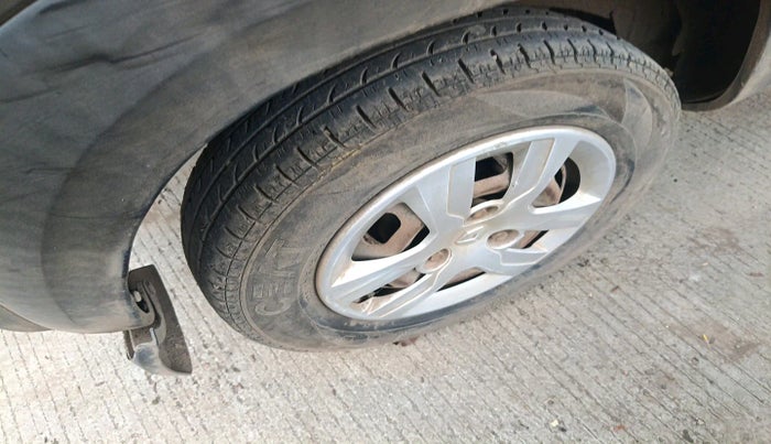 2017 Renault Kwid RXT 1.0 AMT, Petrol, Automatic, 39,997 km, tyre