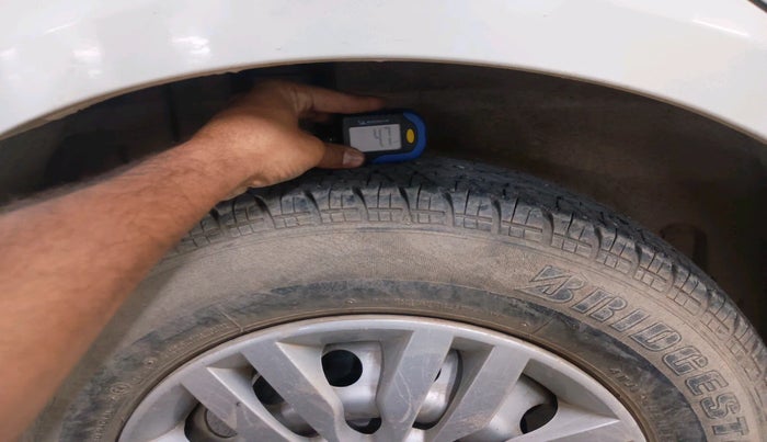 2015 Maruti Swift LXI, Petrol, Manual, 33,387 km, tyre