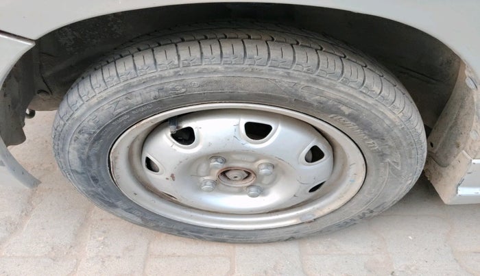 2011 Maruti Zen Estilo LXI, Petrol, Manual, 44,361 km, tyre