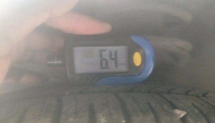 2013 Hyundai Eon D-LITE+, Petrol, Manual, 1,06,977 km, tyre