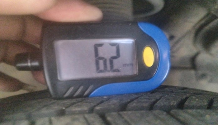 2013 Hyundai Eon D-LITE+, Petrol, Manual, 1,06,977 km, tyre