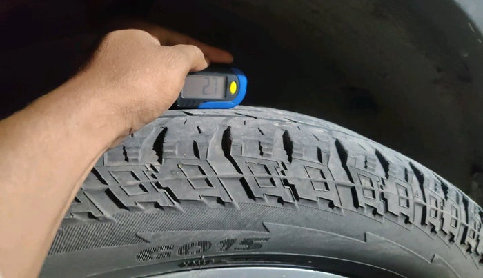 2016 Mahindra XUV500 W6 AT, Diesel, Automatic, 1,12,318 km, tyre