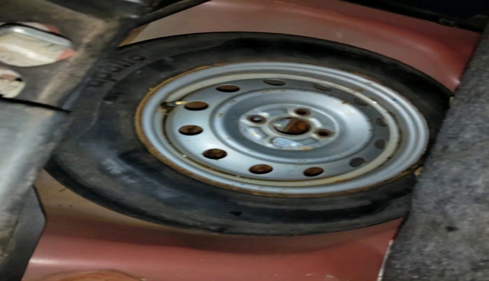 2012 Maruti Swift VXI, Petrol, Manual, 81,972 km, tyre